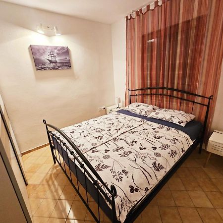 Apartman Mihaela Vrsi Exterior photo