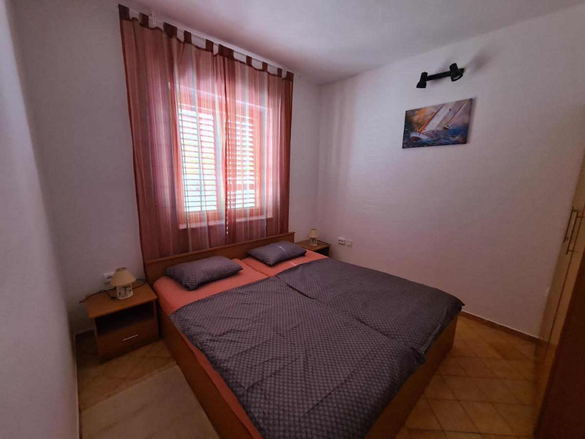Apartman Mihaela Vrsi Exterior photo